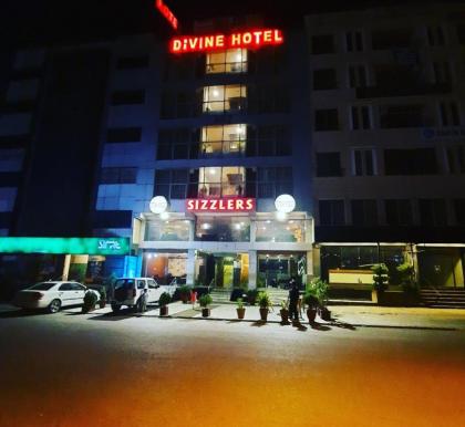 Divine Hotel - image 5