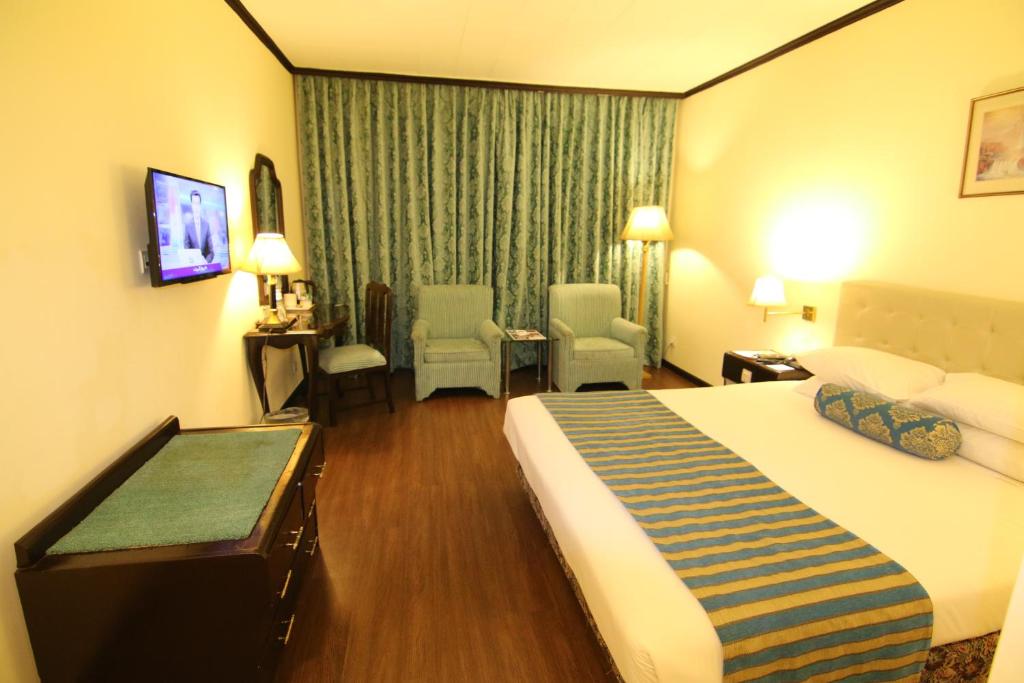 Islamabad Hotel - image 4