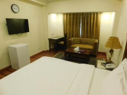 Diplomat Hotel - image 7