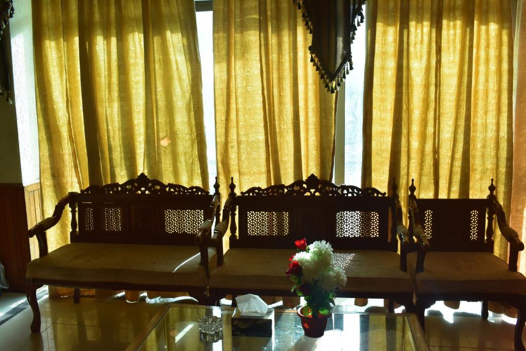 Hotel Kashmir International - image 5