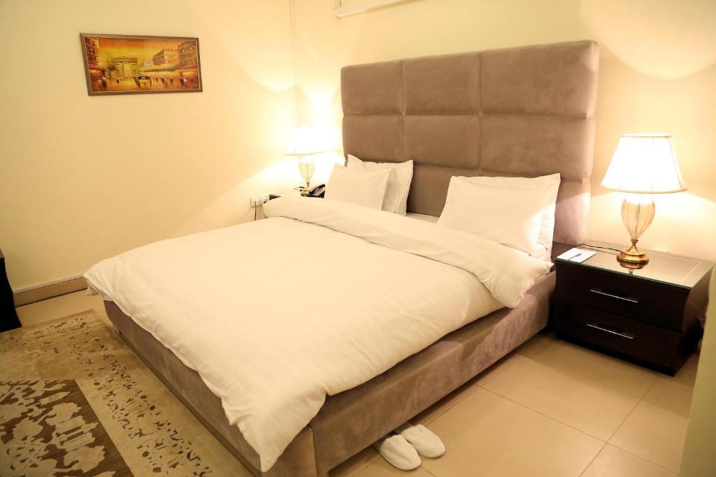 Butterfly Guest House Phase 7 Bahria Town - image 3