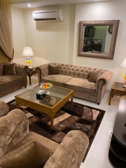 Royal Two Bed Service Apartment F 11 Markaz - image 1