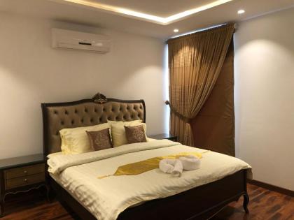 Royal Two Bed Service Apartment F 11 Markaz - image 2