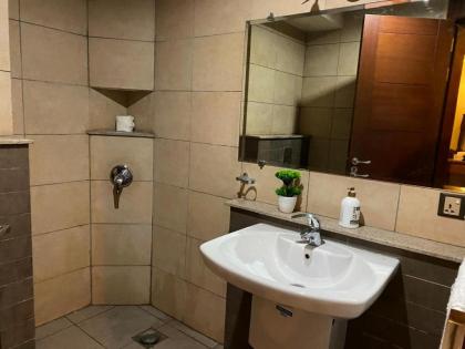 Royal Two Bed Service Apartment F 10 Silver Oaks Islamabad - image 3