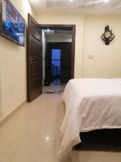 Luxurious Apt in Bahria Town on Main Road. - image 13