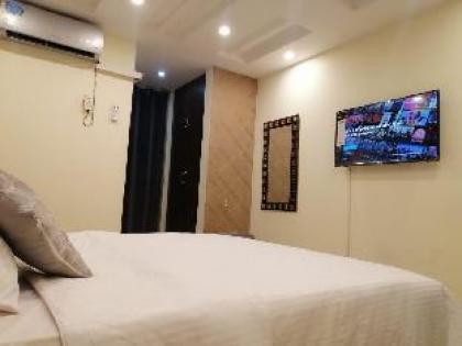 Luxurious Apt in Bahria Town on Main Road. - image 5
