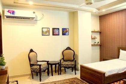 Executive 3 Bedrooms Park Face Apartment In Bahria Town - image 3