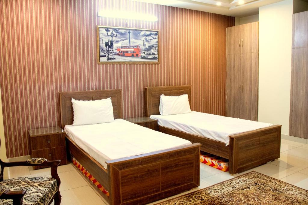 Executive 3 Bedrooms Park Face Apartment In Bahria Town - image 4