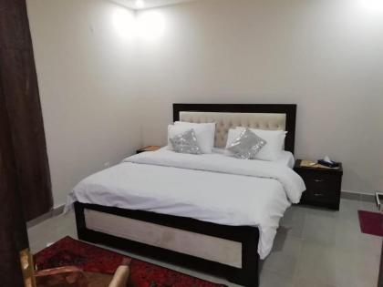 Royal Two Bed Service Apartment F 11 Markaz - image 1