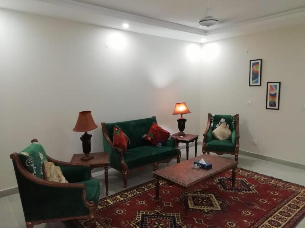 Royal Two Bed Service Apartment F 11 Markaz - image 4