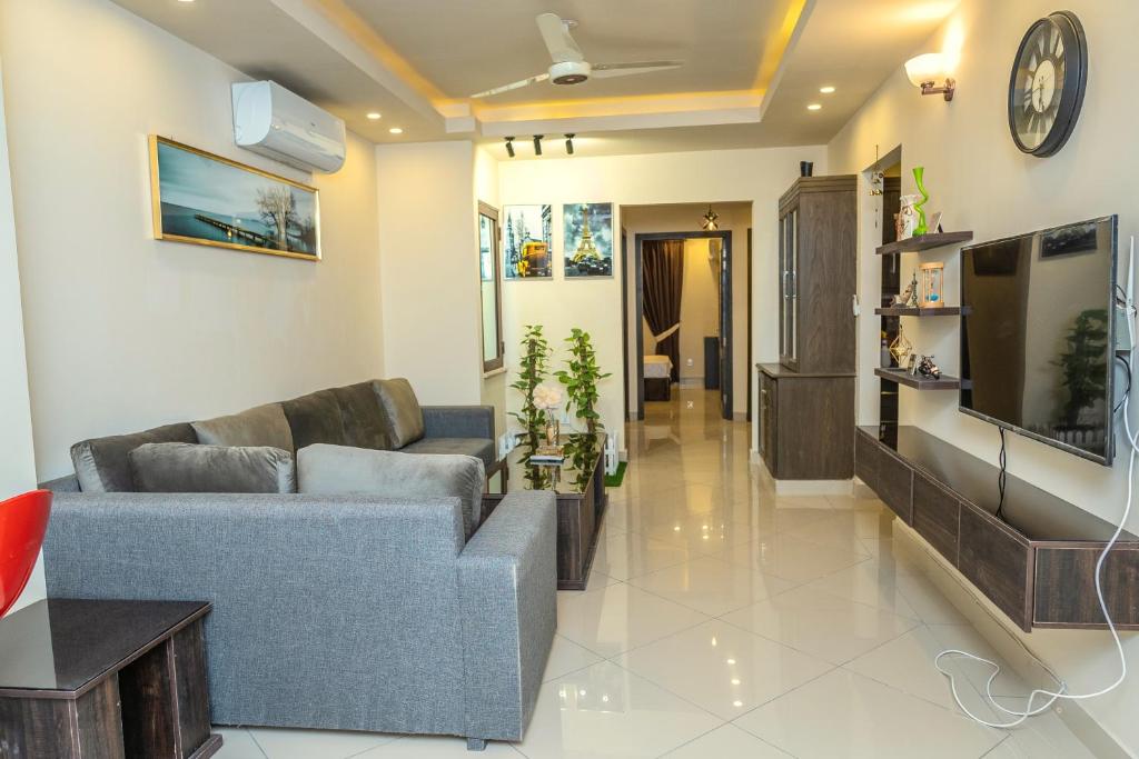 Two Bedroom Deluxe Apartment In Bahria Town - image 3