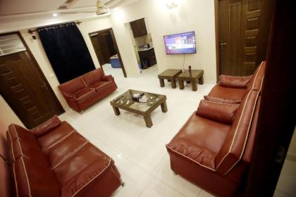 Margalla View Luxury 3 Bedroom Family Apartment E11 Islamabad - image 1