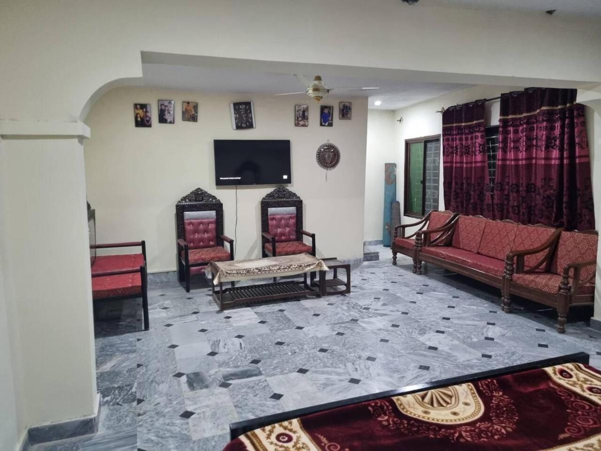 Beautiful 3-Bed Apartment in Gujar Khan - image 2