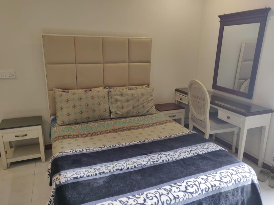 Royal Family Suite E-11 Only for Families Islamabad - image 4