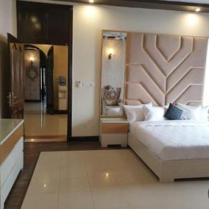 Royal Villa F 102