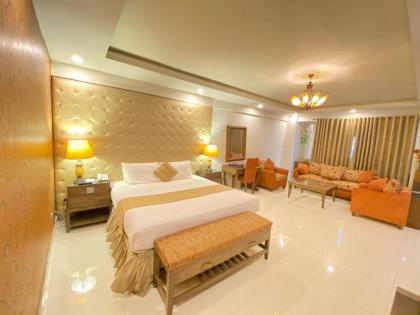 Envoy Continental Hotel - image 1
