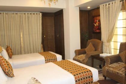 Envoy Continental Hotel - image 15