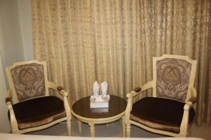 Envoy Continental Hotel - image 3