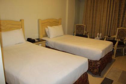 Envoy Continental Hotel - image 4