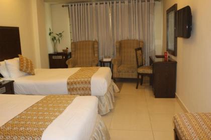 Envoy Continental Hotel - image 7