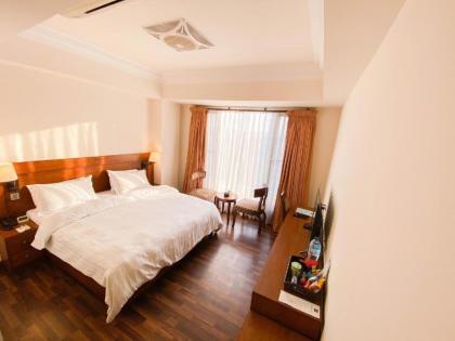 Esquire Hotels & Apartments - image 11