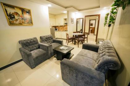 Esquire Hotels & Apartments - image 2