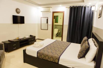 Esquire Hotels & Apartments - image 4