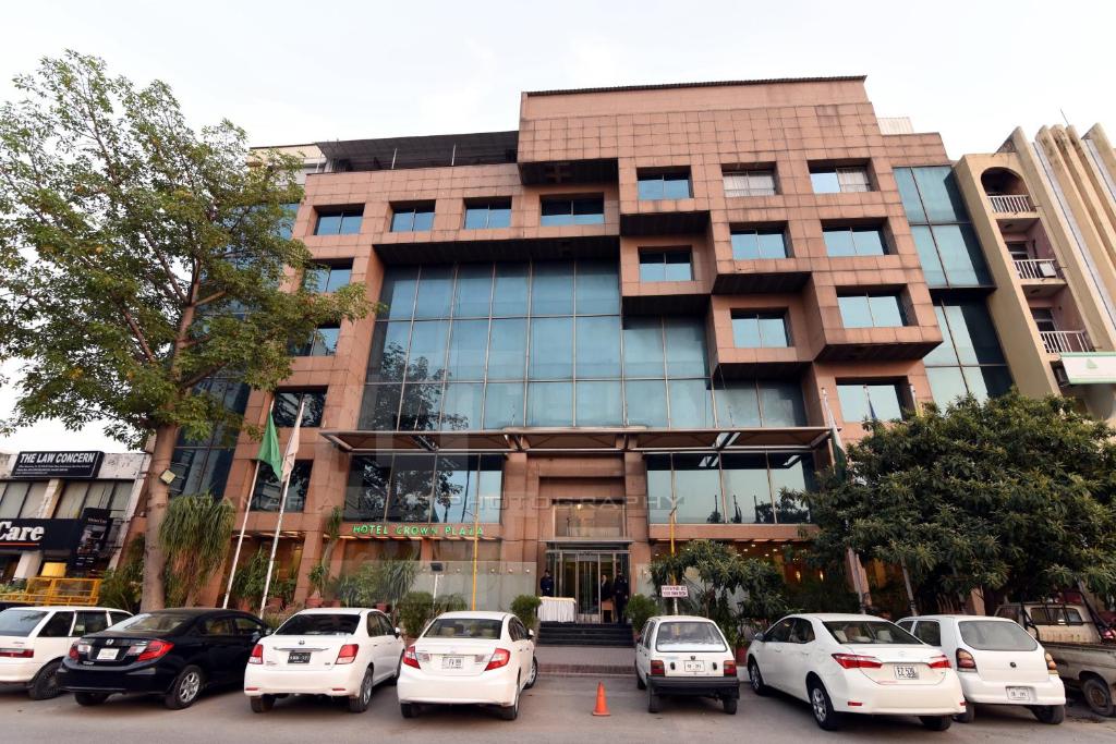 Hotel Crown Plaza Islamabad - main image