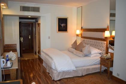 Hotel Crown Plaza Islamabad - image 2