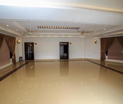 Shelton Hotel - image 11