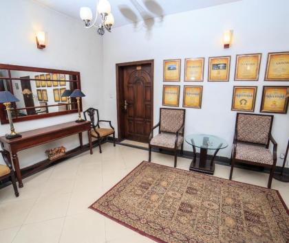 Shelton Hotel - image 2