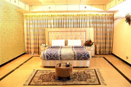 Apex Inn Guest House - image 1