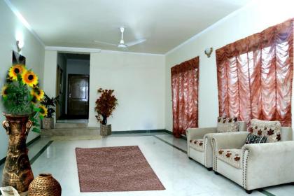 Apex Inn Guest House - image 13