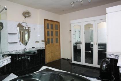 Apex Inn Guest House - image 3