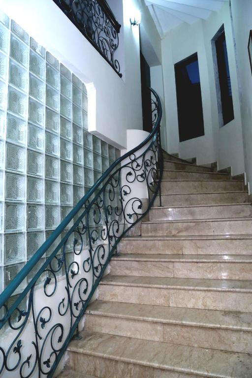 Apex Inn Guest House - image 6