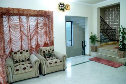 Apex Inn Guest House - image 7
