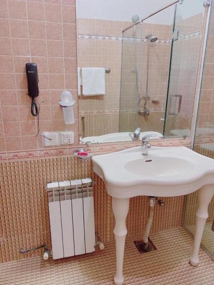 Savoy Inn - image 6
