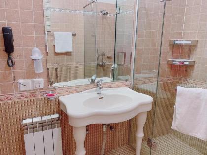 Savoy Inn - image 7
