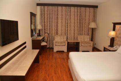 Islamabad Hotel - image 12