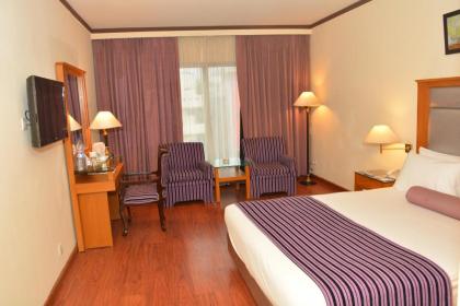 Islamabad Hotel - image 3
