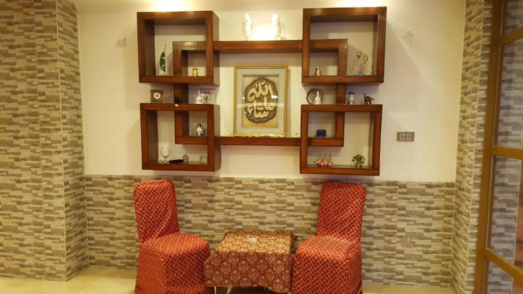 Grace Crown Hotel - image 5