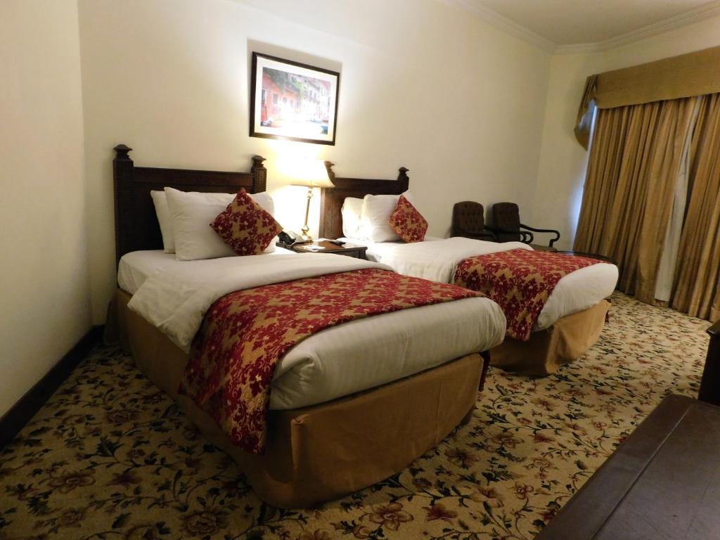 Hill View Hotel - image 2