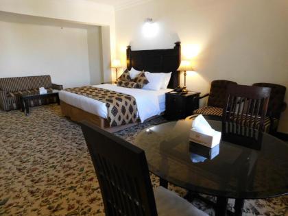 Hill View Hotel - image 5