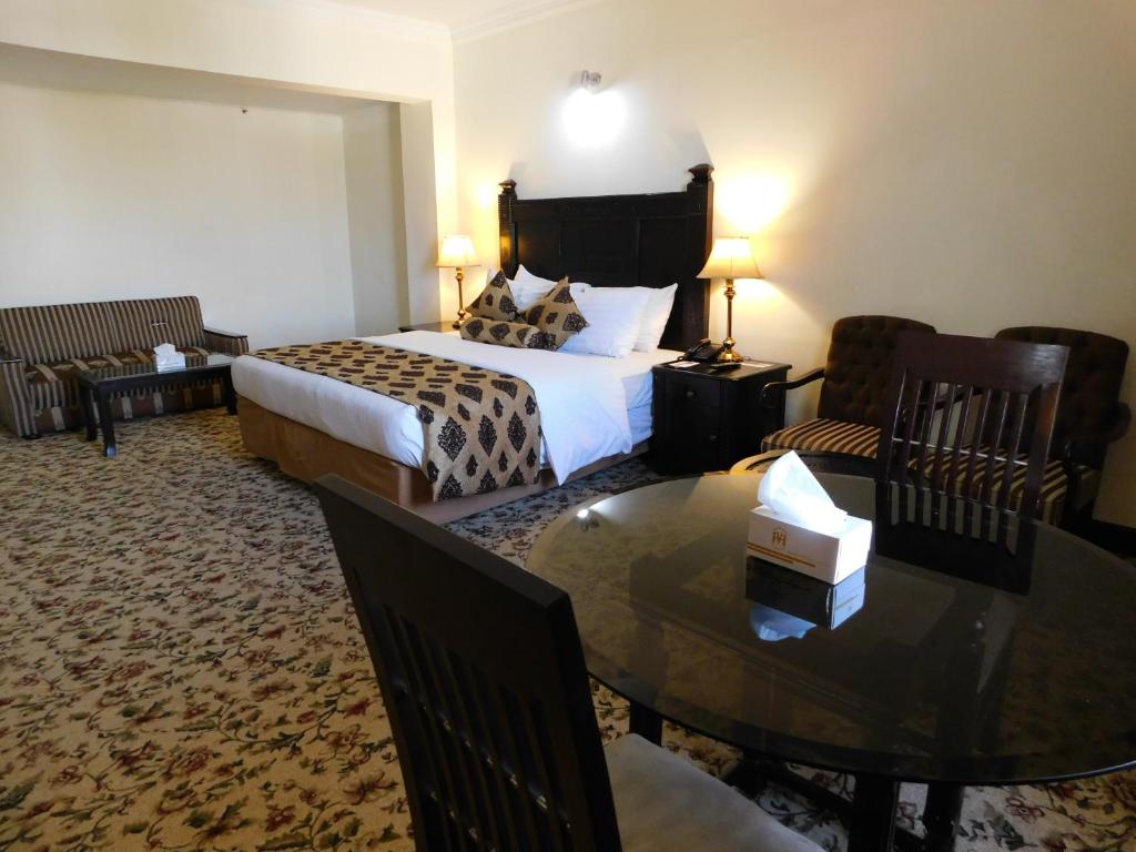 Hill View Hotel - image 5