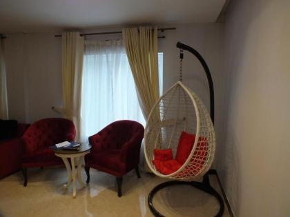 Humming Bird Resort and Executive Suites - image 22