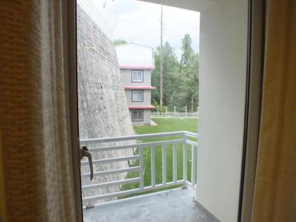 Humming Bird Resort and Executive Suites - image 30