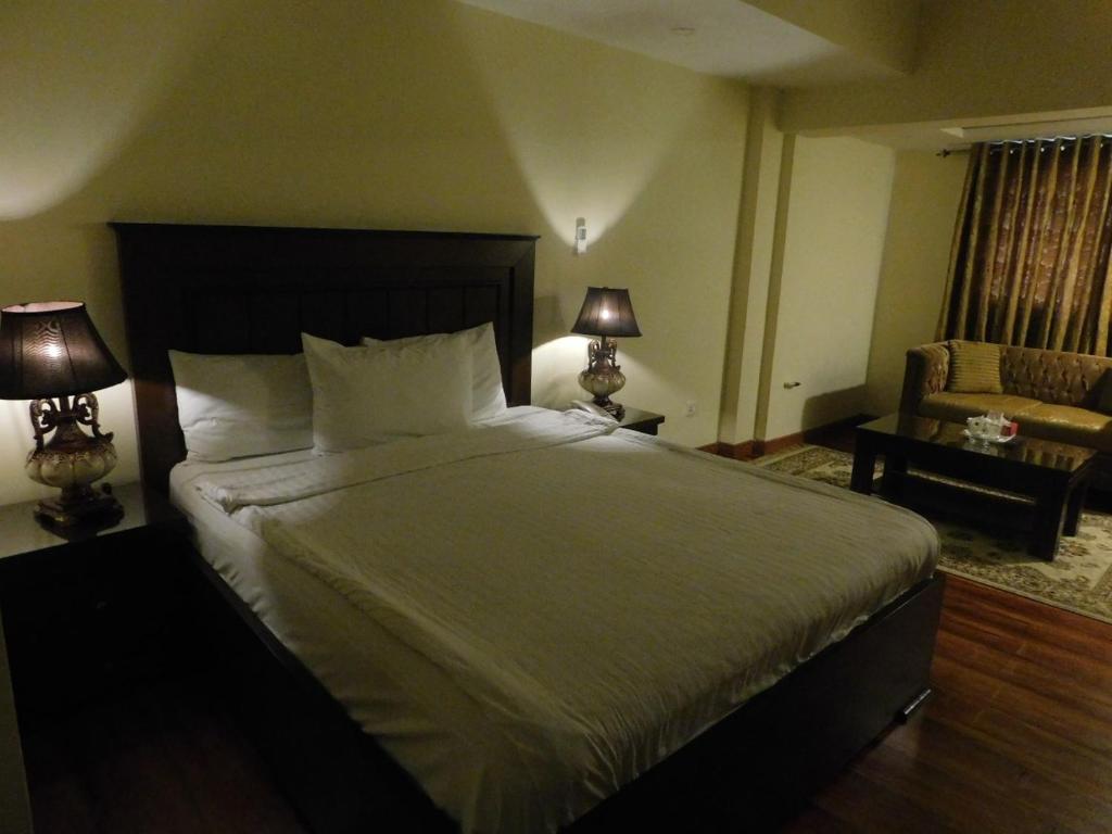 Diplomat Hotel - image 3