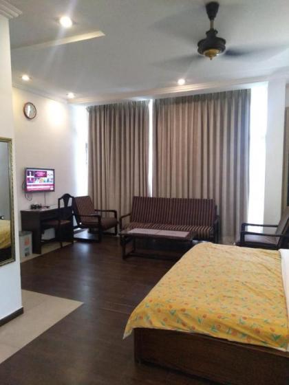 Elite Lodge Guest House - image 10