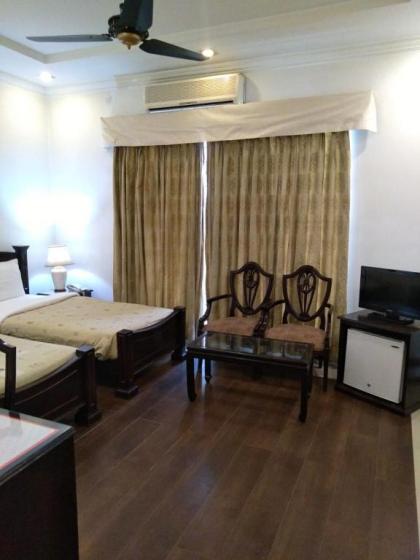 Elite Lodge Guest House - image 12