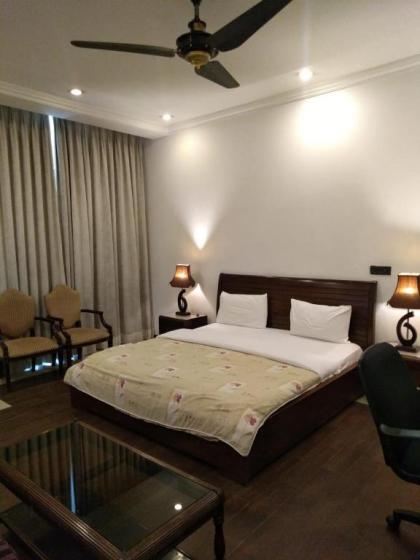 Elite Lodge Guest House - image 8